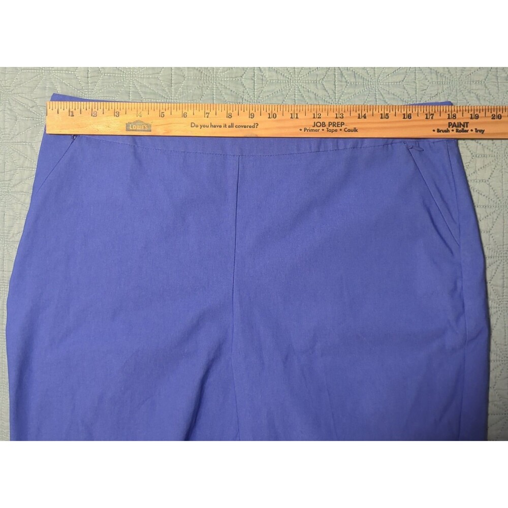 Chicos Women's Sleek Stretch Pull On Shorts Amparo Blue Zip Pockets Sz 2.5/14 US - Picture 4 of 8